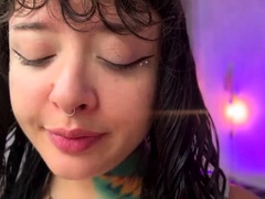 Chicle - Pedazodchicle - Hungry Giant Chews His Food And