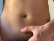 Joven Latino se toca hasta eyacular Hijastro
