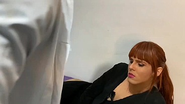 Doutor Carmona ajuda paciente a desentopir sua garganta. Livinha Marine1