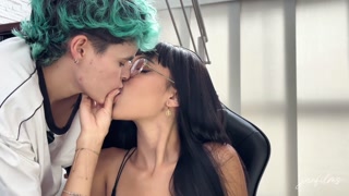 YOU HAVE A FAT PUSSY! My girlfriend's squirt giving him pleasure with a Domi