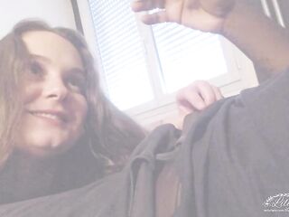 Je voulais juste faire une felation mais finalement il me baise sans capote