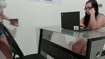 Mi profesora abby me da una clase muy caliente