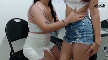 Mi profesora abby me da una clase muy caliente
