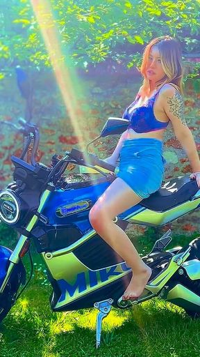 Motorcycle Pussy Rub Wet Tease & Orgasm
