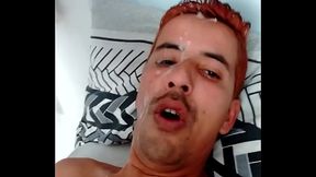 porra na cara da vadia putinha