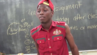 Černošské gay děvky si berou masivní černé černé péro bez sedla do svých těsných zadků