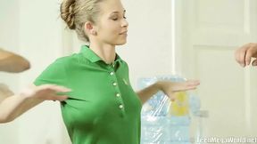 Sweet cutie Kortny returns with her dirty pussy for an amazing hammer