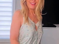 amateur blonde solo webcam