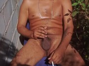 Fumando y Masturbandome En el patio de mi casa_