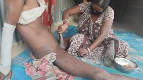 Desi bhabhi ki gand chudai ki daru pilakar