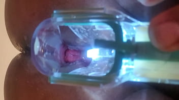 Estrenando esp&eacute_culo para ver por dentro de mi colita tragona