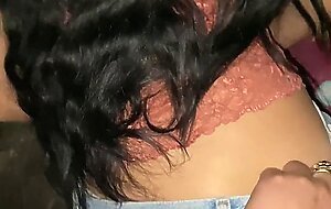 Papa Celoso no me dejo ir a casa de mi novio, esperamos a que duerma para culiar en el patio