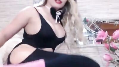 Webcam blonde kitten is bouncing her big booty on a long dildo