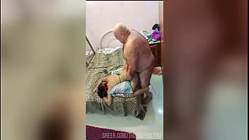 LORA DE 19 ANOS ADORA GOZAR MUITO COM ESSE COROA BONDOSO