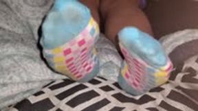 Yellow toes pink soles