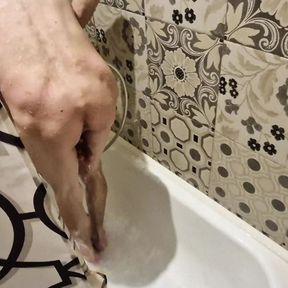 Shaved fucked himself in the ass and poured fountains of sperm all over the bath!!!