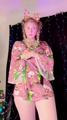 TIKTOK PORN XMas SNEEZING Stella Marisol