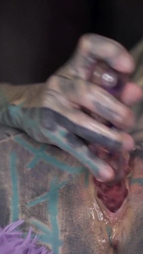 Anuskatzz Wants Extreme Anal Insertion to Squirt