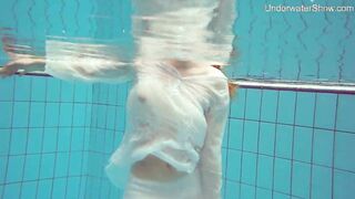 Diana Zelenkina dig swimming nude