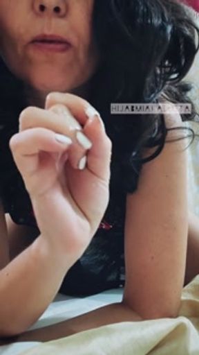 Pleasing my self on Ramadan مثير الإيرانية يلعق عصير كس لها