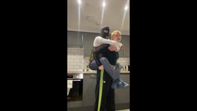 Lift & Carry Multitasking with Mommy