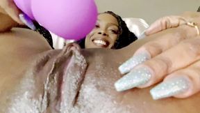 Ebony rubs her clit with vibrator and shows dripping pussy close-up