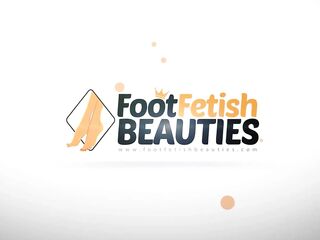 Webcamming Chick Makes a Mess After Rubbing and Fingering Her Vagina