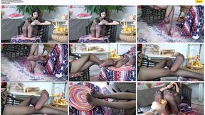 The cool little beauty Tang Xin shows off her long legs and beautiful feet in the bedroom wearing a super short cheongsam and black pantyhose