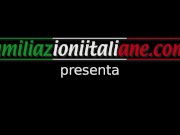 Professore Lecca Piedi Nudi Alla Stendessa Bionda outdoor Dom Dialoghi ITA