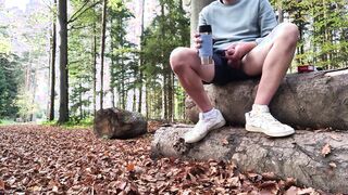 Im Wald Kaffee trinken …und wichsen