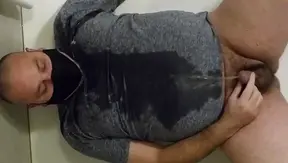 Golden Gloryhole Fun: Dude Drinks His Warm Golden Stream Alone – Hot Shemale Tube 18+