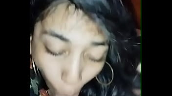 Desesperada por comerme el pene