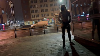 SISSY T-GIRL EXHIBITIONIST SHEMALE FLASH DICK AND ASS CITY CROSSROAD OUTDOOR