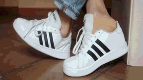 Smelly feet after a long walk MP4(1280x720)FHD