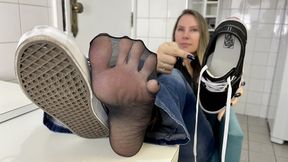 GODDESS GRAZI in FEET JOI - Sweaty pantyhose with VANS sneakers