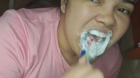 Giantess brushing her teeth: With her dwarf trapped