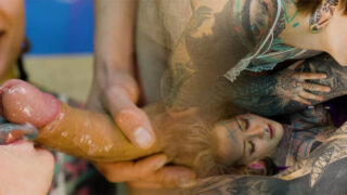 Paracoz offre une séance de sexe oral-anal torride à Anuskatzz, Lily Lu et Kat