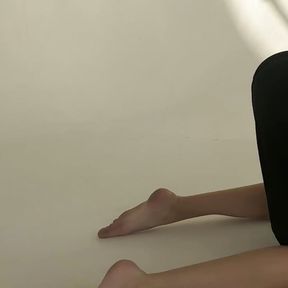 foot fetish slave strong big giantess legs