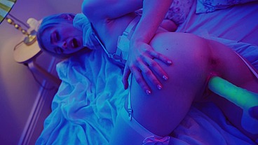 The photographer could not resist and fucked Carolina Sun with a dildo
