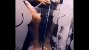 bailando en la ducha in shower