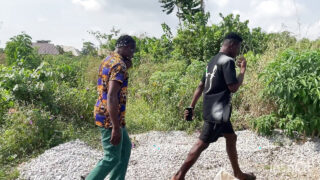 Những chàng trai trẻ mút dương vật to màu đen của những người đàn ông trưởng thành vạm vỡ, sau đó chịu đựng màn quan hệ tình dục qua đường hậu môn với những cú xuất tinh nóng bỏng.
