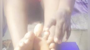 Igbo Omo Actress Dangles’s Heels In Between Toes & Turns Around to Rub Finger On Asscrack