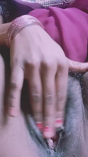 Biggest pusssy in indian women masterbate by fingering part 4   Clip 1