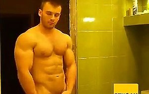RUSSIAN BODYBUILDER STRIP AND CUM
