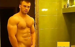RUSSIAN BODYBUILDER STRIP AND CUM