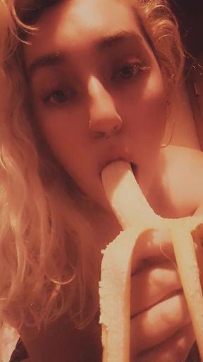 Kitten eats a banana ????