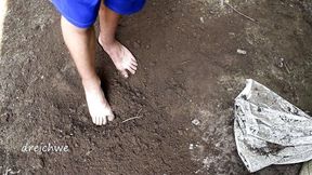 Digging with the feet