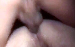 Lecker wie er seine Spermien in der Fotze abpumt