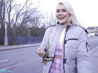 Public Agent British tourist Gina Varney sucks Czech weenie