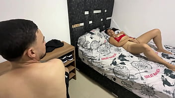 sexo apasionado entre madrastra y hijastro.